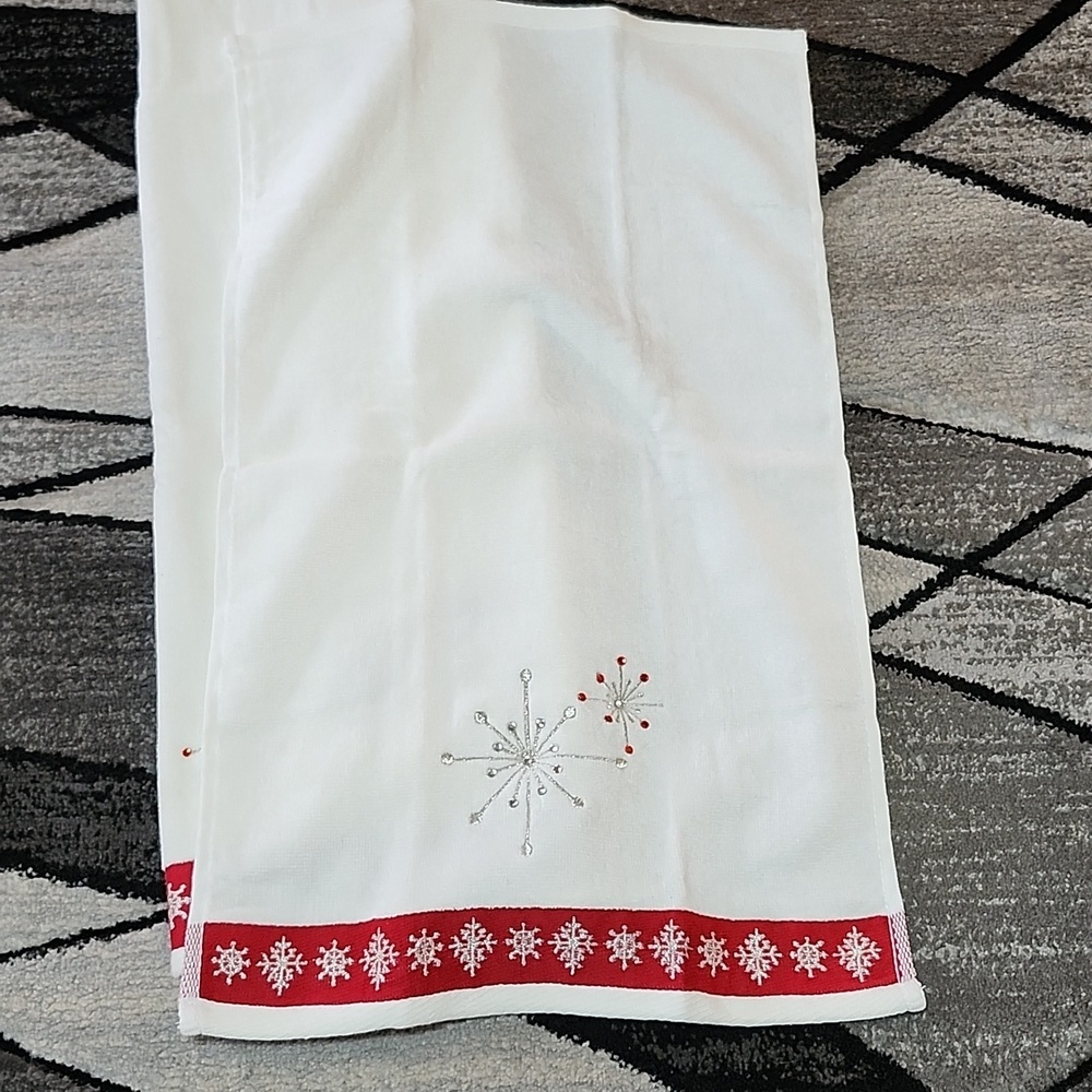 WISH FOR JOY EMBROIDERED RHINESTONES SNOWFLAKES 2-PC DISPLAY TOWEL SET - Picture 8 of 12